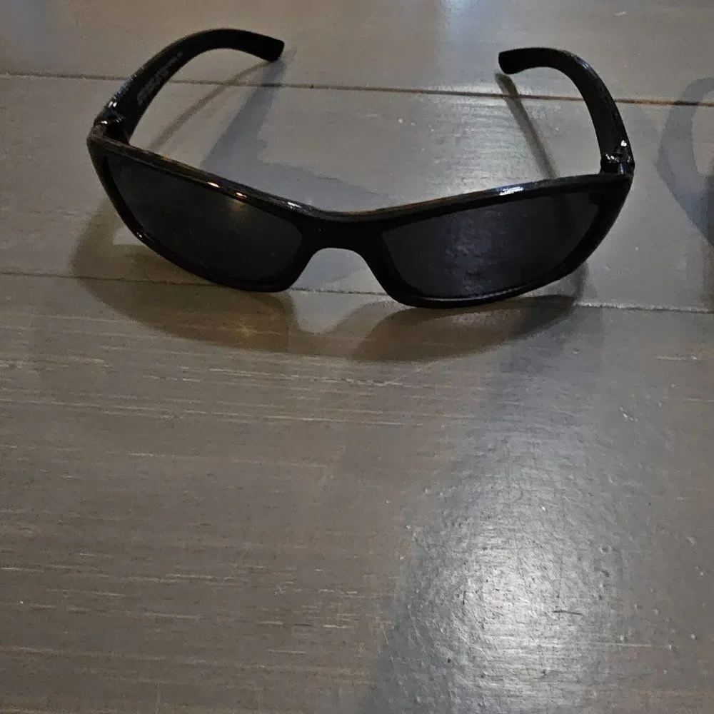 Unisex Active Wear Black & Blue Full Rim UV Protectant kids Sunglasses